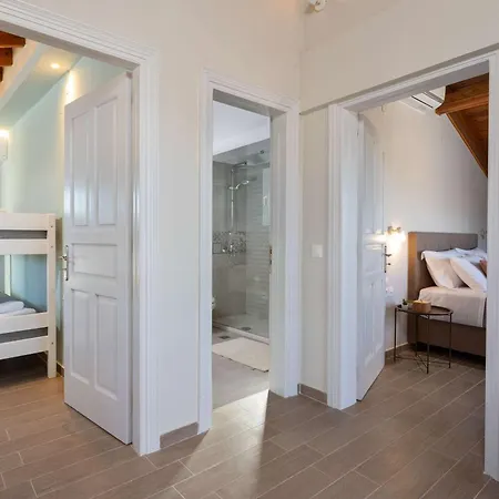 בית נופש Emilia's House *